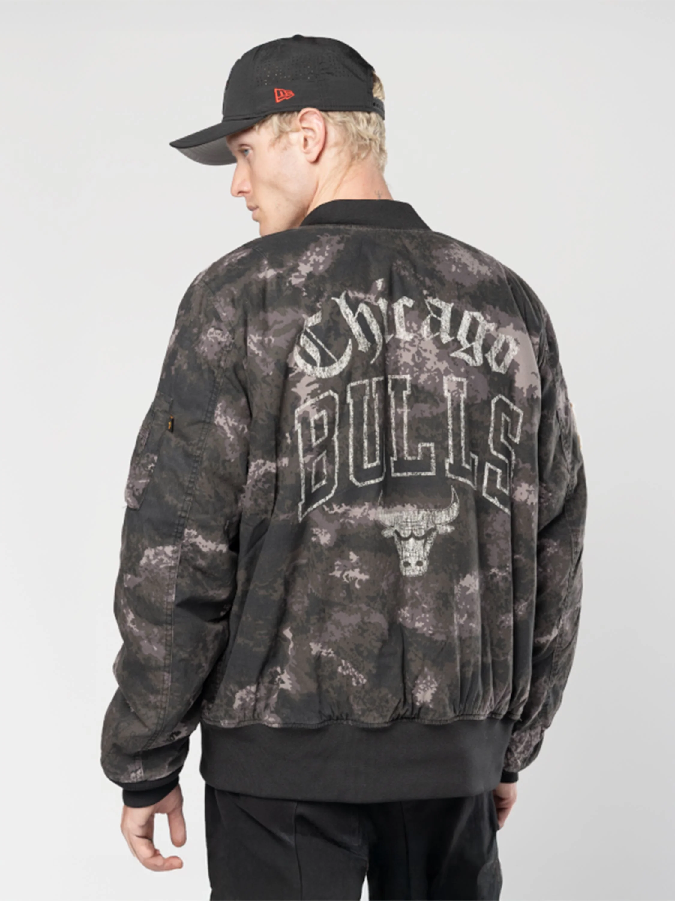 CHICAGO BULLS X ALPHA X NEW ERA MA-1 BOMBER JACKET (BLACK CAMO) - Image 2