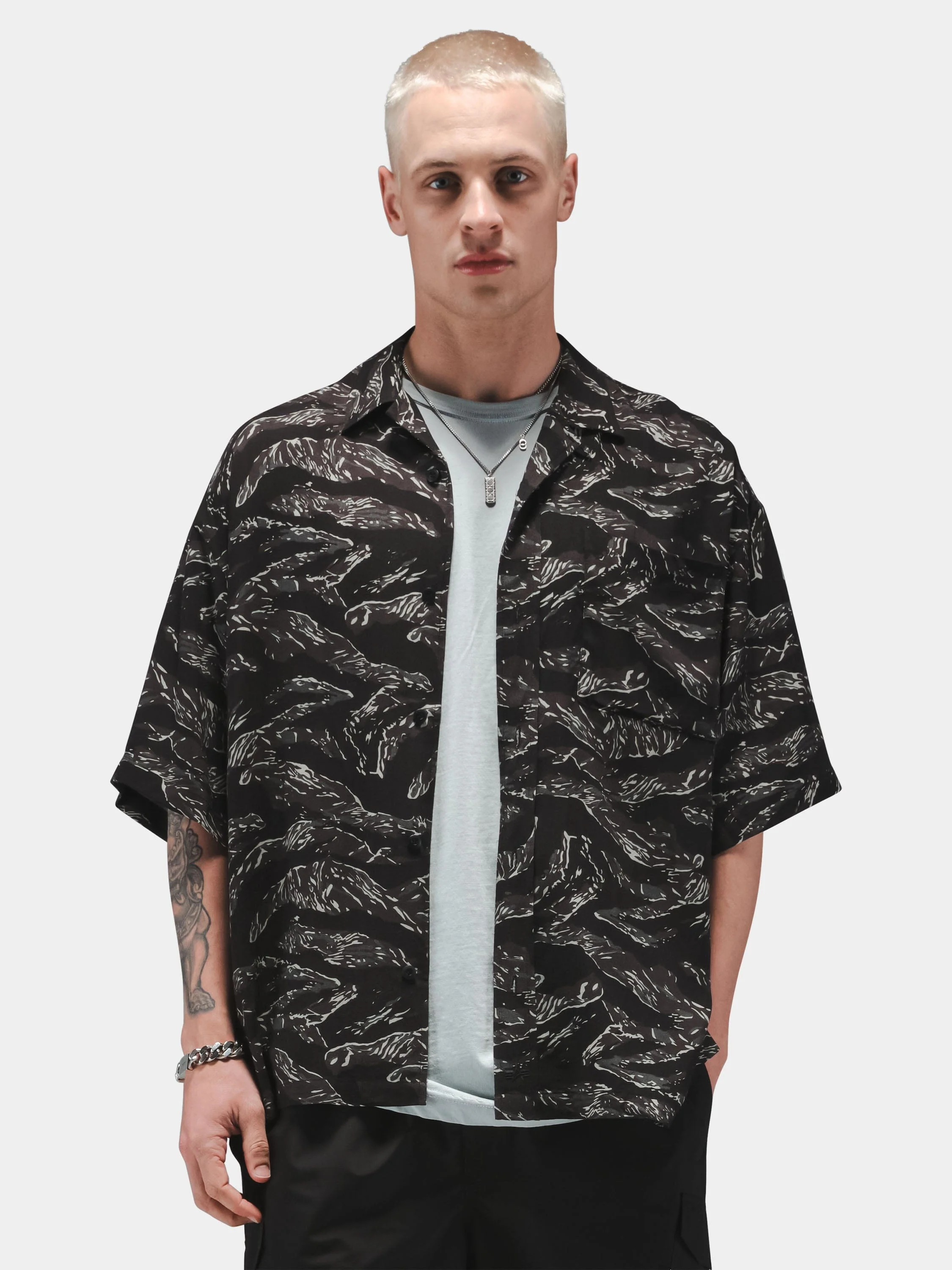 CAMO RELAXED CAMP SHORT SLEEVE SHIRT - Image 2